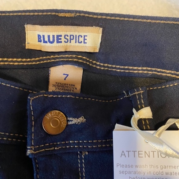 Beautiful ladies denim Bluespice capris nwt - Picture 3 of 3